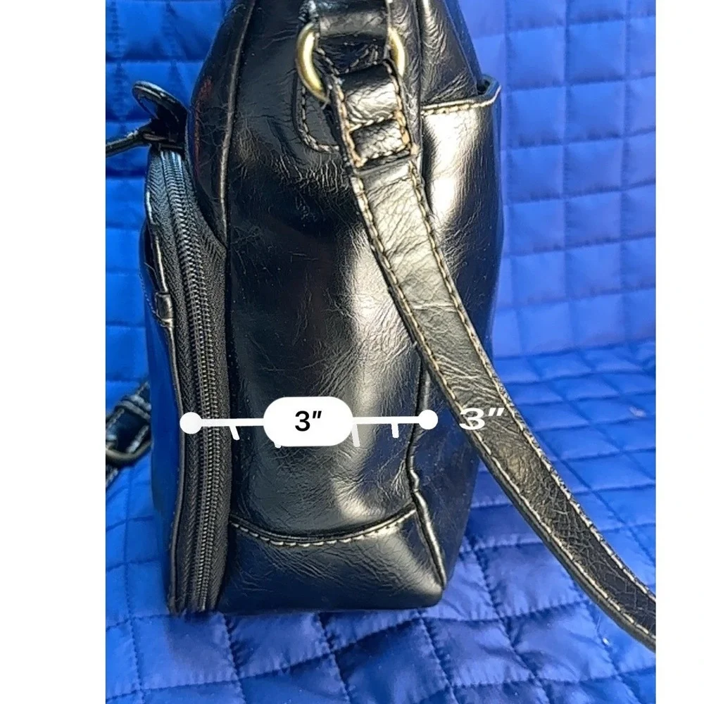 Relic Black Faux Leather Crossbody Bag Shoulder Bag Adjustable Strap Zip Pockets